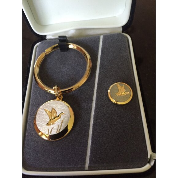 Vtg World’s Greatest Hunter Duck Keychain & Tie Pin Lapel Pin Gold Silver Metal - Picture 3 of 7